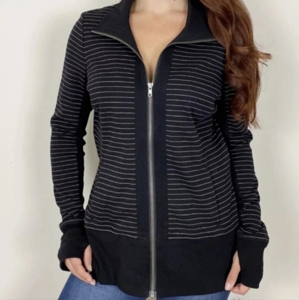 🌻CABI Sporty Sprint Jacket Zip Up Curve Back Hem #3378, Size XS - Picture 2 of 10